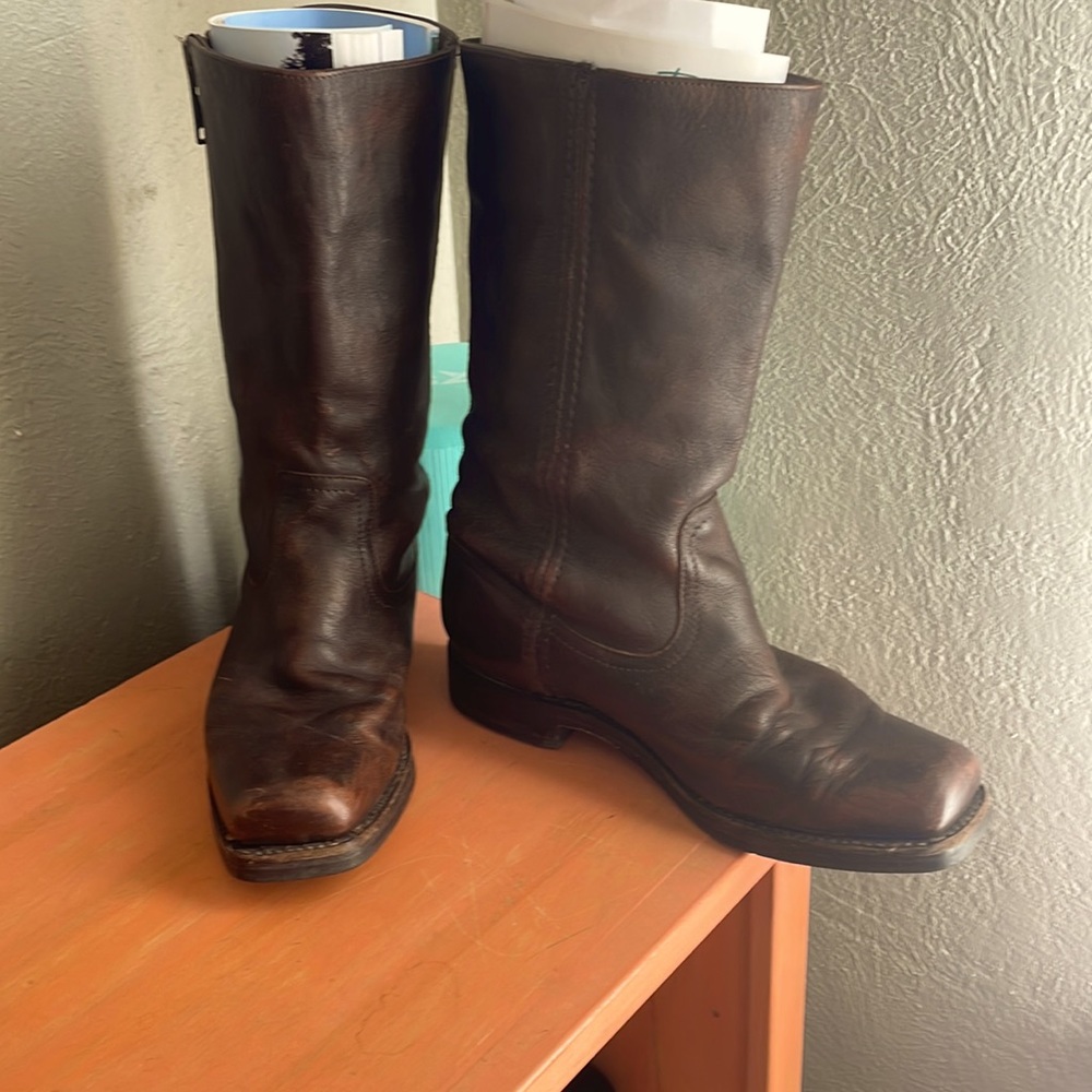 Leather Frye zip up boots